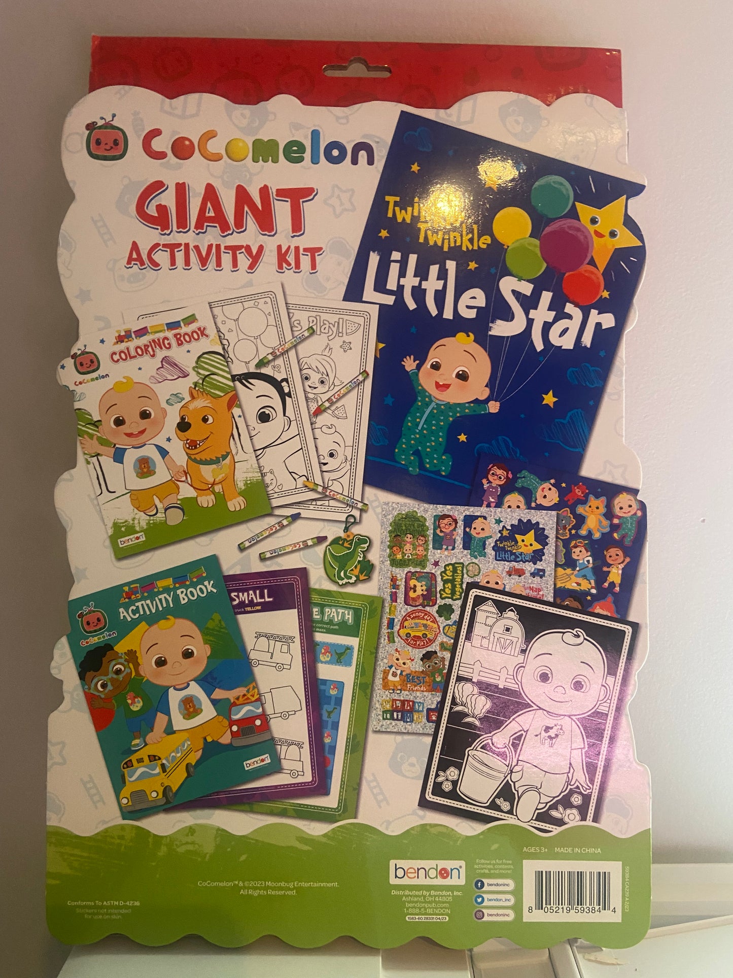 CoComelonGiant Activity kit includes: 5 crayons, 1 Foldout poster, 1 coloring book, 1 activity book, 1 velvet poster, 2 sticker sheets, 1 foam keychain with clip