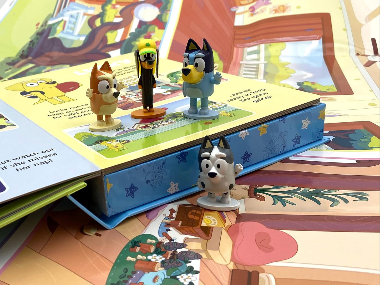 Bluey My Busy Books - Storybook, 10 figurines, Playmat